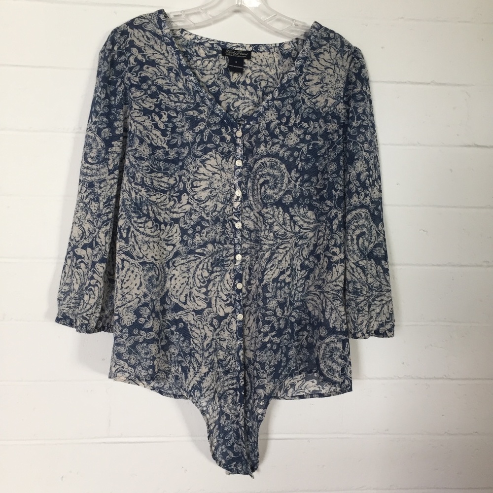 Lucky Brand V Neck Button Front Tie S
